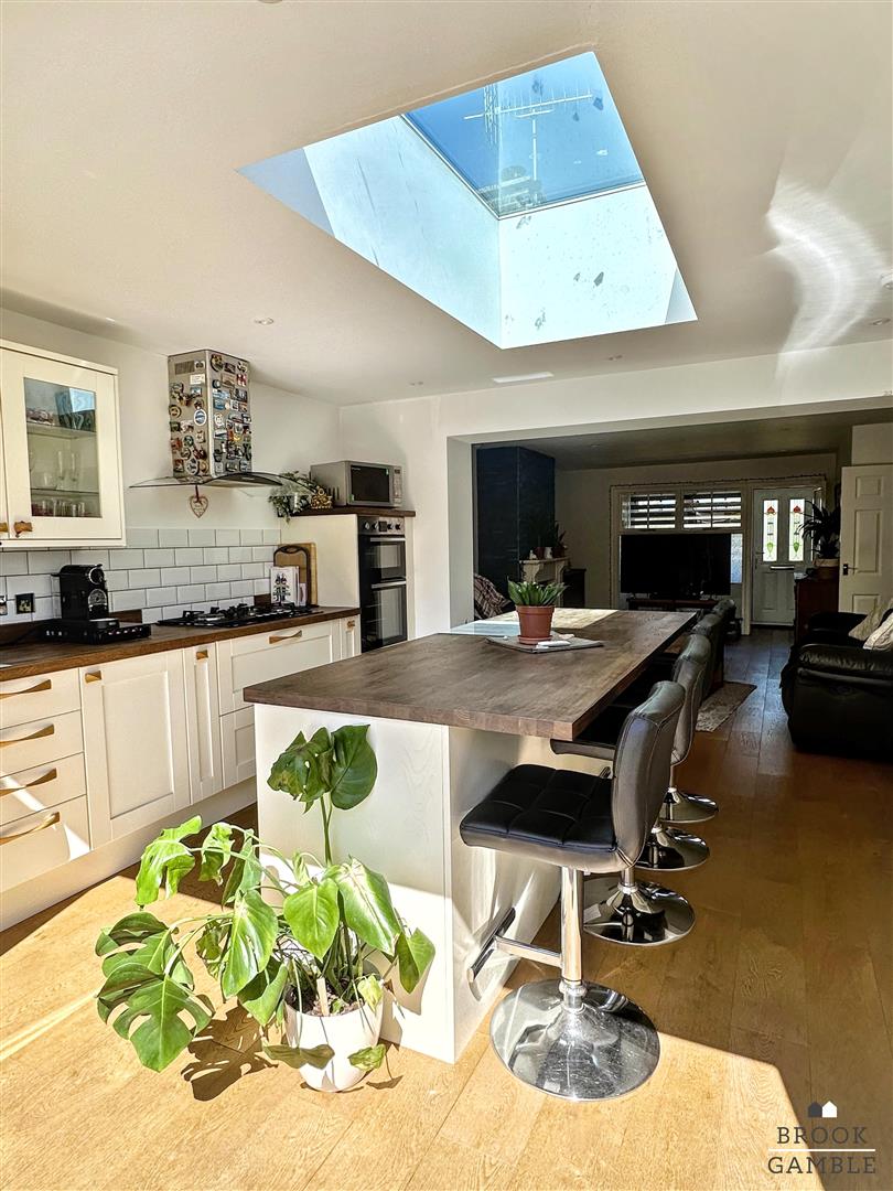 3 Bedroom Bungalow. Hawksbridge Close in Eastbourne,  23